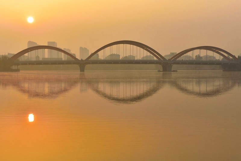 泗水圣源湖大桥图片