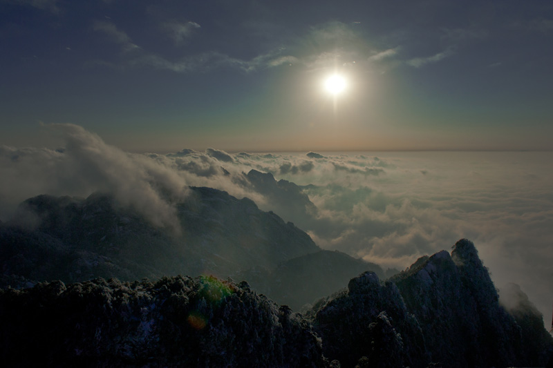 夕阳映黄山