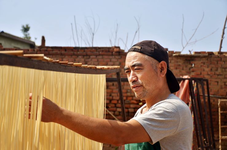 5、《汶上县郭仓乡贫困户吴怀庆脱贫致富之路》，作者：郭春，电话：186787661478，作_.jpg