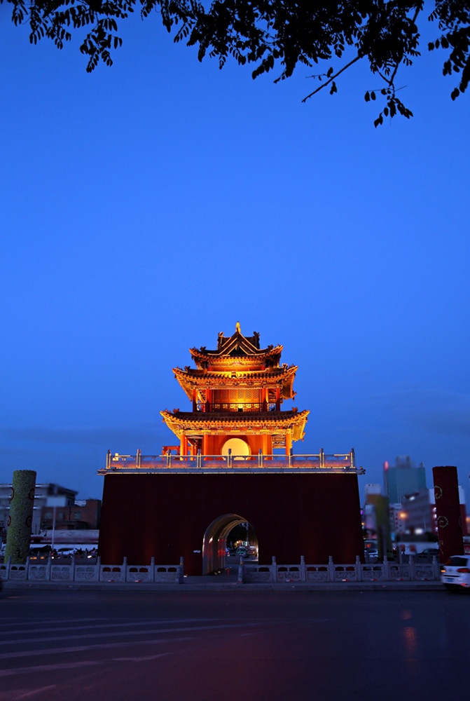 胡晓熙《边塞明珠映蓝天》通联：重庆市荣昌区文化馆13508357687.JPG