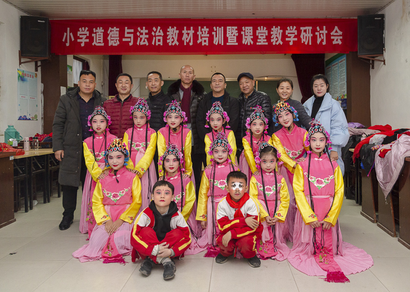 汶上县梆子剧团走进第四实验小学进行艺术指导