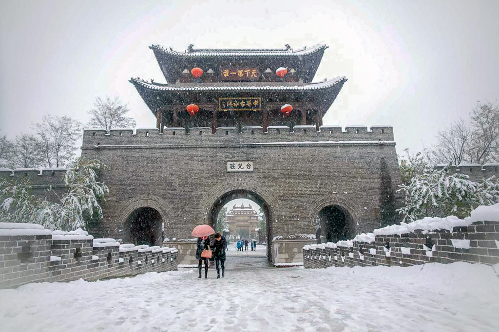 作品名称：《运河古城降瑞雪》（组图）拍摄时间：2015年11月24日拍摄地点：台儿庄作.jpg