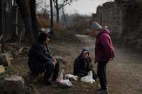 《赶集满载归 歇脚享闲时》