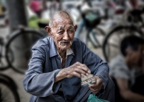 集市上的老人