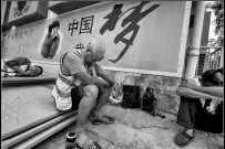 午睡的农民工