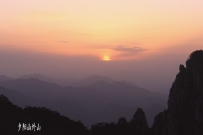 夕阳山外山